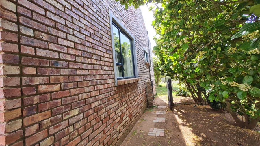 4 Bedroom Property for Sale in Boggomsbaai Western Cape